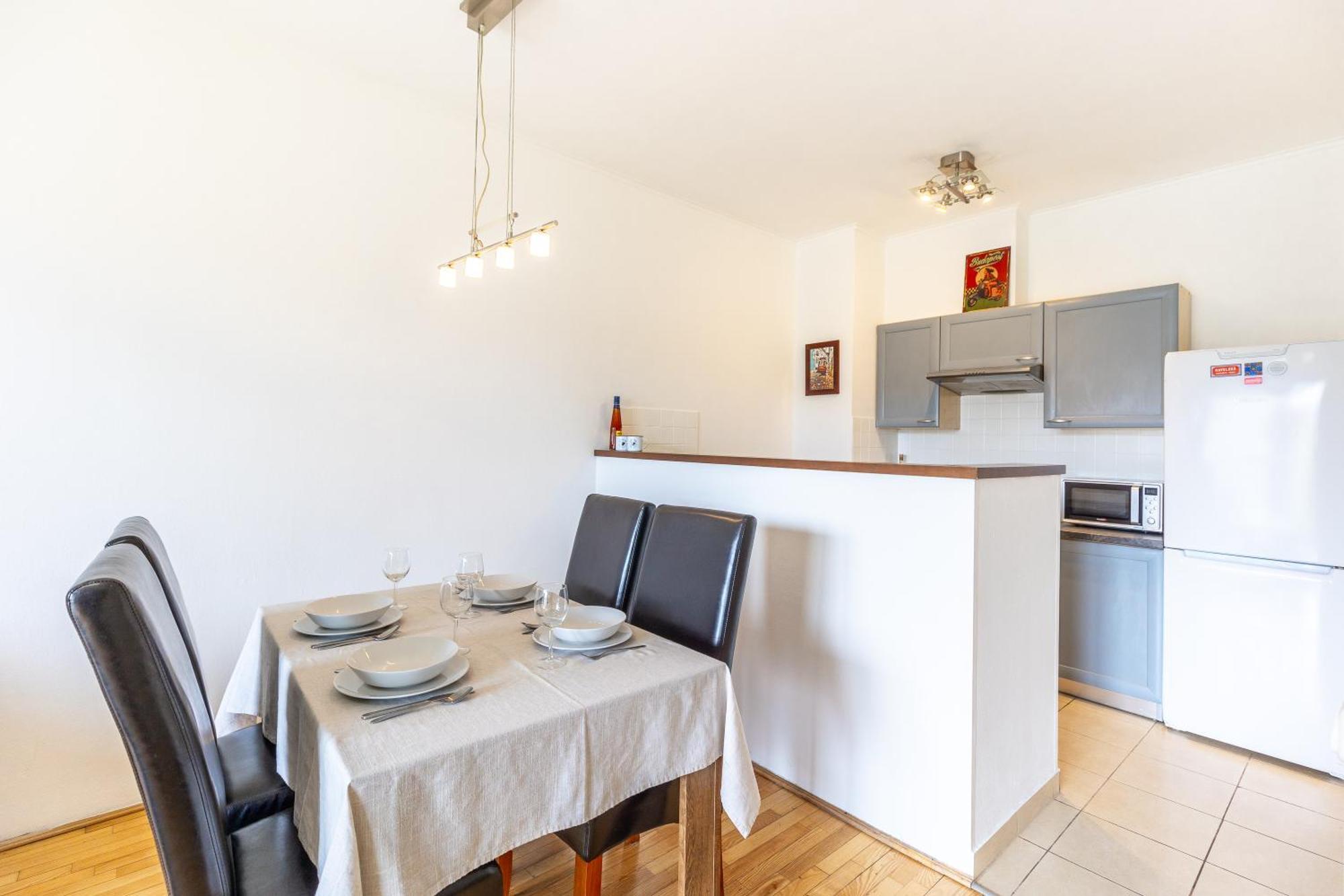 Kazinczy 52 B Apartment Budapest Luaran gambar